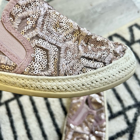 ✨Slip ons✨ - Picture 2 of 4